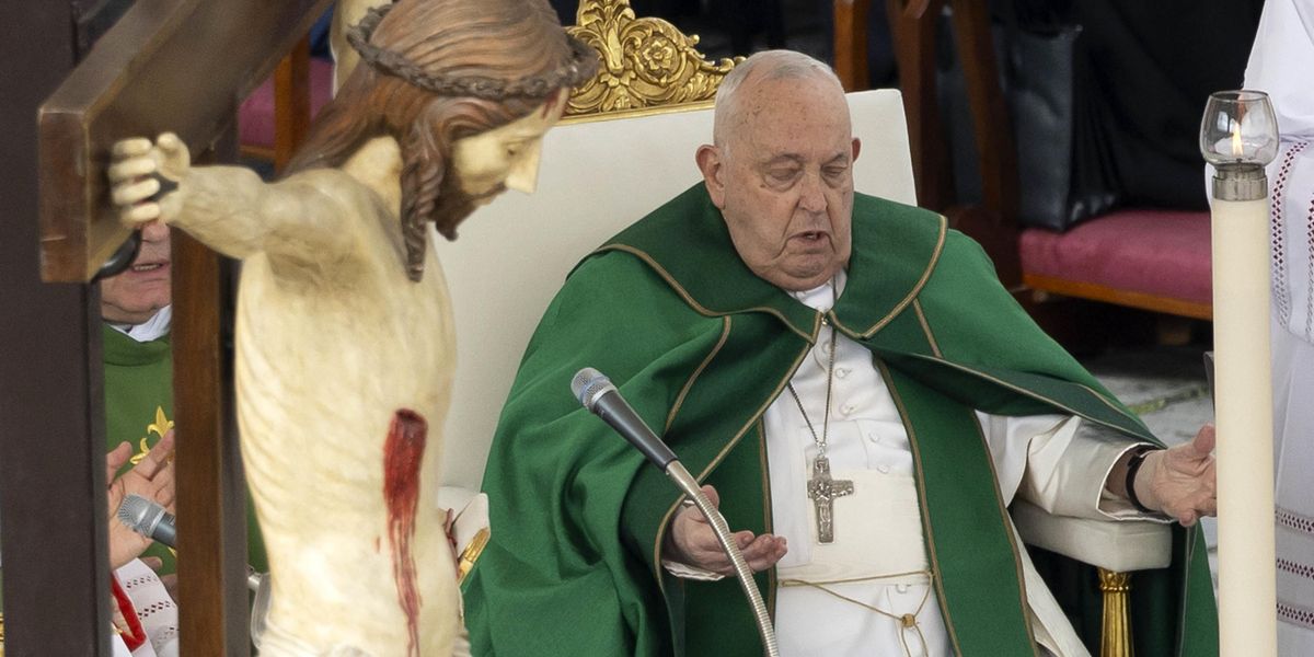 Papa Francesco in condizioni critiche: crisi di broncospasmo e vomito