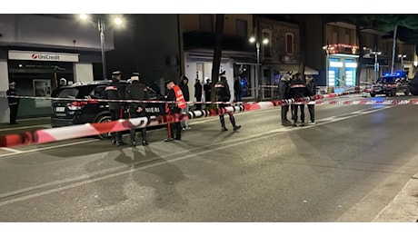 Terrore a Rimini nella notte di Capodanno, accoltella 4 persone e si avventa contro i carabinieri: egiziano ucciso