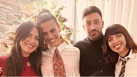 Bianca Guaccero in camicia e cravatta per il primo Natale con Giovanni Pernice