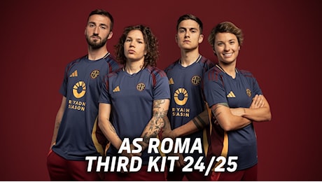 As Roma, svelata la terza maglia: è blu scuro con logo ASR (FOTO)