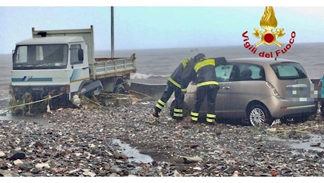 Il sindaco di Riposto: Auto in mare, sommozzatori a lavoro