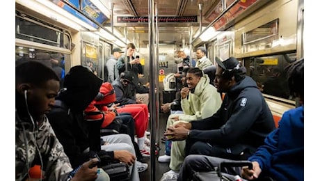 NBA, a New York c’è la maratona e i Pistons arrivano al palazzetto in metro. VIDEO