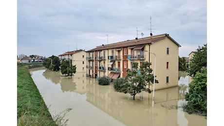 Alluvione in Romagna: atteso lento miglioramento, ma è ancora allerta. Ancora nessuna notizia dei due dispersi