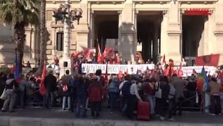 Scuola, studenti e insegnanti contro la manovra davanti al Miur