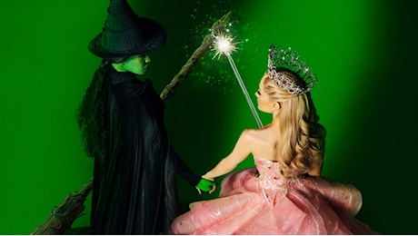 Wicked, un film-tripudio di colori sgargianti e acuti vibranti che canta di un universo terribilmente polarizzato, specchio del nostro