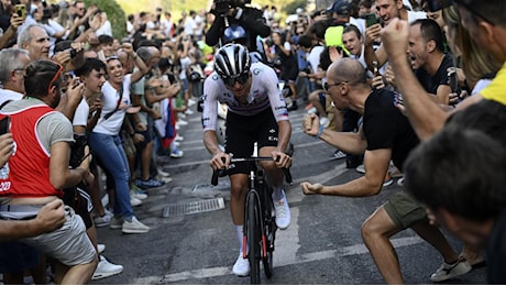 LIVE Giro di Lombardia, via alle 10.35: Pogacar cerca il poker per chiudere un 2024 da sogno