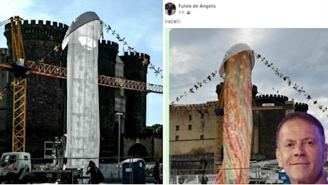 Il Pulcinella «fallico» di piazza Municipio diventa un meme sui social: «Napoli è sempre una città eccitante»