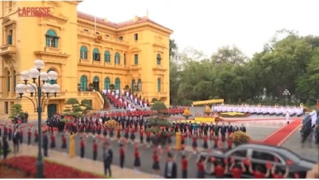 La cerimonia di benvenuto in Vietnam per Xi Jinping