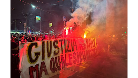 Centinaia di persone al corteo per Ramy Elgaml a Milano, il fratello: Con la violenza non si risolve niente