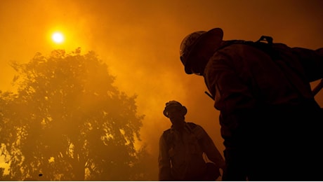 Incendio vicino a Los Angeles: oltre 10 mila evacuati