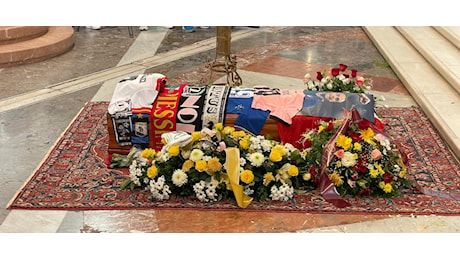 «Totò Schillaci è il volto bello di Palermo e della Sicilia». Cattedrale gremita per i funerali del bomber di Italia ’90