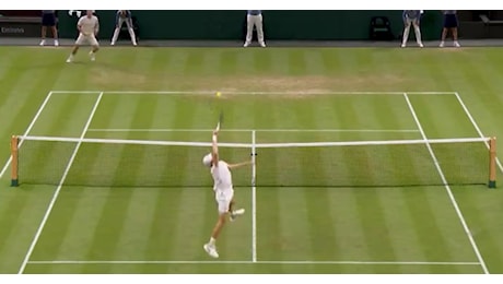 Sinner travolge Kecmanovic: la schiacciata che fa impazzire Wimbledon