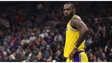 LeBron James chiede una trade con gli Spurs? Per ora tutto porta al rinnovo con i Lakers