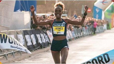 Mezza donne surreale a Valencia: tre atlete sotto 1h04′ (passando in 29’18” al 10° km!)