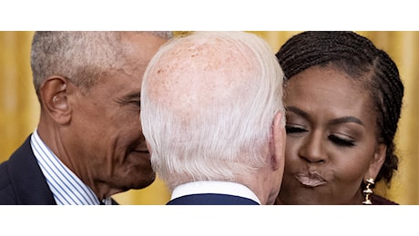 Biden si ritira? Arriva la smentita ma avanza Michelle Obama. Un sondaggio la vede vincente su Trump