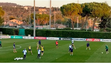 Italia, allenamento completo solo per 7 giocatori: Locatelli arriverà a Coverciano in serata