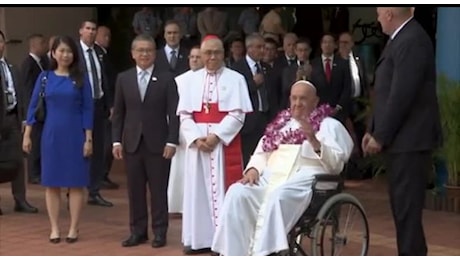 Il Papa tra giovani e anziani nell'ultimo giorno a Singapore