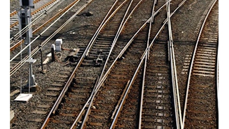 Deraglia treno passeggeri in India, diversi feriti