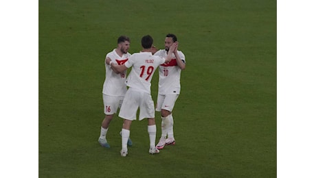 Euro 2024, Calhanoglu e Tosun mandano la Turchia agli ottavi: è 2-1 contro la Repubblica Ceca