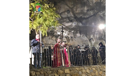 Lamezia, Via Crucis Diocesana, vescovo Parisi: “Nelle cadute di Gesù sotto la Croce si delinea il volto vero dell’umanità”