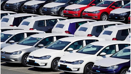 Volkswagen, previsti 2600 tagli in Europa dopo il calo delle vendite di auto elettriche