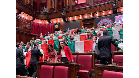 Autonomia, opposizioni: Stop alle intese con le Regioni. Calderoli: Negoziati