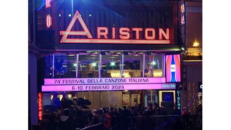 Sanremo 2025, ufficiale: il Festival slitta di una settimana