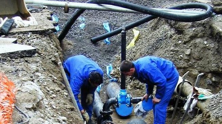Cantiere per l’acquedotto, scatta il piano di emergenza: 10 autobotti per Prato - La Nazione Cantiere per l’acquedotto, scatta il piano di emergenza: 10 autobotti per Prato - La Nazione