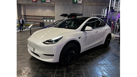 Ufficiale: Tesla Model Y a 7 posti arriva in Italia