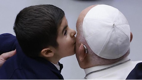 Papa Francesco all'Angelus: Appello per Gaza e cessate il fuoco a Natale