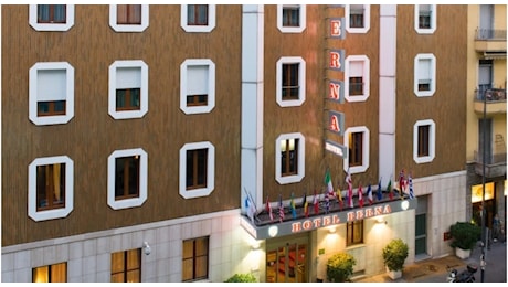 Milano, dipendente di un hotel accoltellato da un collega: è in pericolo di vita. Aggressore in fuga, è un detenuto