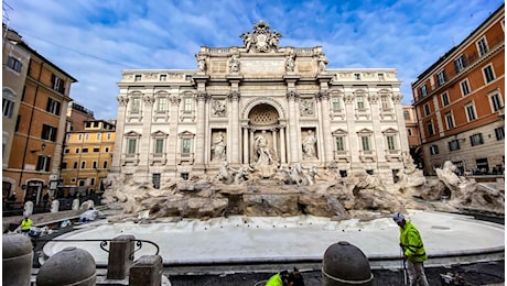 La Fontana di Trevi riapre in vista del Giubileo ma ad accessi limitati, l'inaugurazione del sindaco Gualtieri