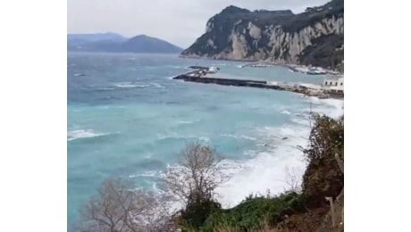 Mare in tempesta, stop agli aliscafi: Capri a rischio isolamento nel weekend