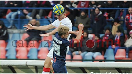 Cosenza-Catanzaro dal finale assurdo. Il rigore di Ciervo nel recupero vanifica il guizzo di Pompetti. Alle 18.45 Studio giallorosso