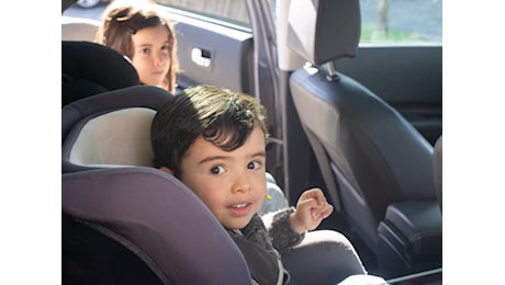 Seggiolini per bambini nelle auto, le regole da rispettare e cosa cambia da settembre