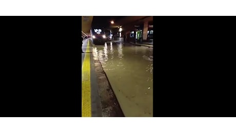 Nubifragi in Toscana, allagata e inagibile la stazione di Siena – Il video