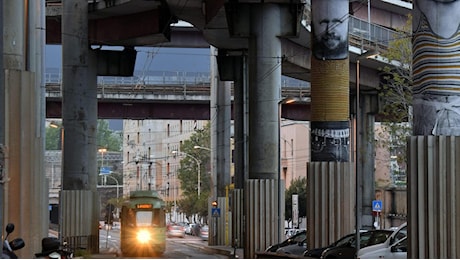 Cadono calcinacci, chiuso tratto di tangenziale: traffico in tilt a Roma