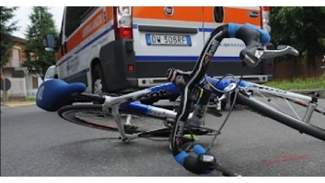 Cadavere di un ciclista in strada, caccia all'auto pirata a Foggia