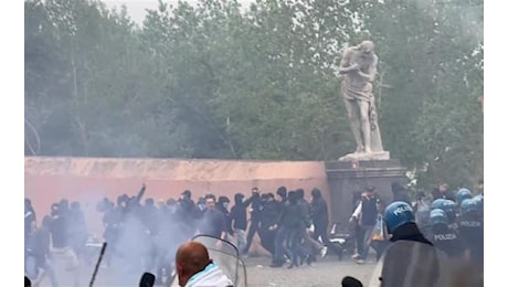 Roma, tensioni prima del derby all'Olimpico: lanciati oggetti contro agenti. VIDEO