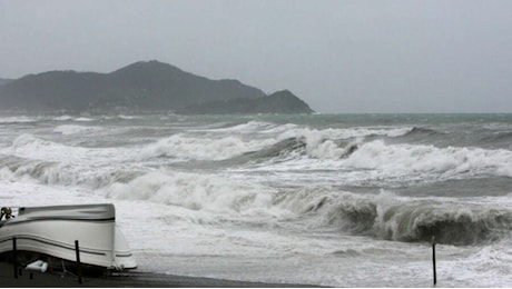 Allerta Meteo Toscana: “via pedoni e moto dal lungomare di Livorno”