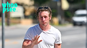 Jeremy Allen White avvistato per le strade di Los Angeles a poche ore dall’uscita dei nuovi episodi di “The Bear”