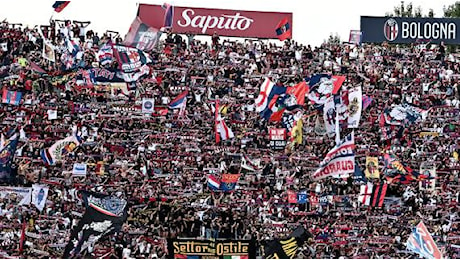 Bologna, durissimo striscione dei tifosi contro Scaroni e Lega Serie A: Fate cag*re