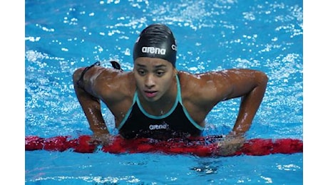 Sara Curtis polverizza il record italiano di Federica Pellegrini nei 100 stile libero