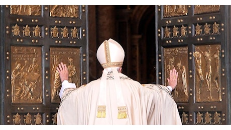 Giubileo, stasera l’apertura della Porta Santa. Il Papa: entriamo nella vita nuova