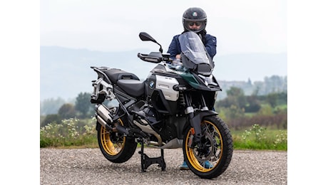 Prova della BMW GS1300 Adventure tra le colline nebbiose di Piacenza