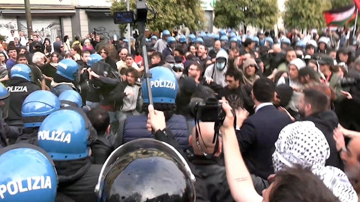 Spara a Giorgia: la scritta al corteo diventa un caso politico - Avvenire Spara a Giorgia: la scritta al corteo diventa un caso politico - Avvenire