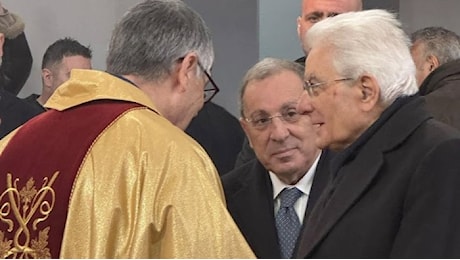 Mattarella a messa a Caivano da don Patriciello: Questa comunità è importante