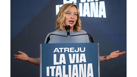 Meloni infiamma Atreju: Avanti con riforme. Attacchi a Schlein, Prodi e Landini