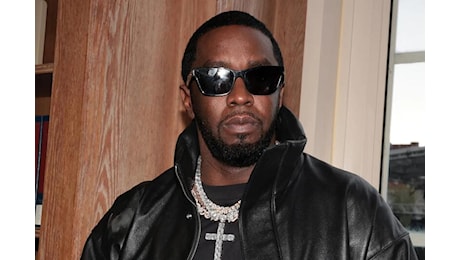 Caso Diddy, ma cosa ci facevano mille bottiglie di olio lubrificante per bambini a casa Sean Combs (alias Puff Daddy)? Ecco l’assurda spiegazione dell’avvocato. Intanto il rapper resta in prigione con