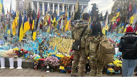 Mille giorni di guerra in Ucraina, oltre un milione di morti e feriti. E piazza Maidan ora si divide: «Meglio occupati adesso, che morti per sempre»